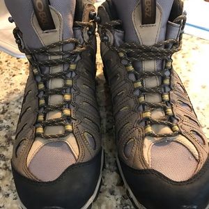Oboz mid hiking boots like new